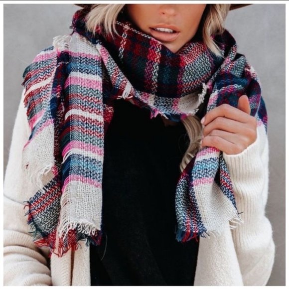 Cozy Kala Vella | Fuchsia plaid blanket scarf - Picture 2 of 4